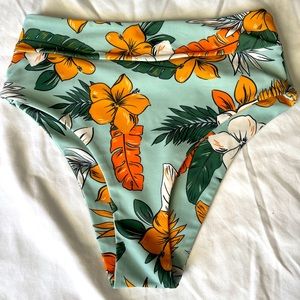 BRAND NEW KULANI KINIS HIGH WAISTED CHEEKY BIKINI BOTTOMS - Size S